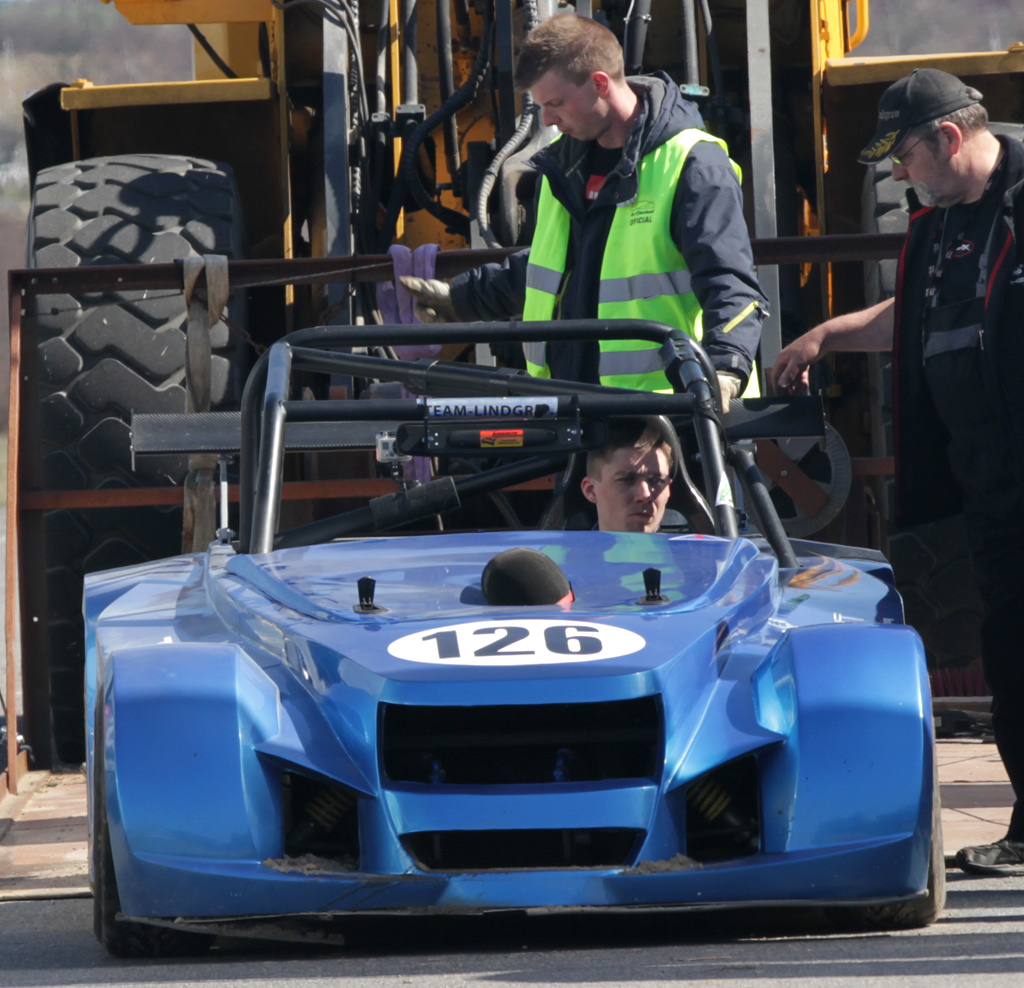 Steffen Hansen, nok den hurtigste, men måtte alligevel assisteres fra banen.
(Foto: Motorsporten.dk)